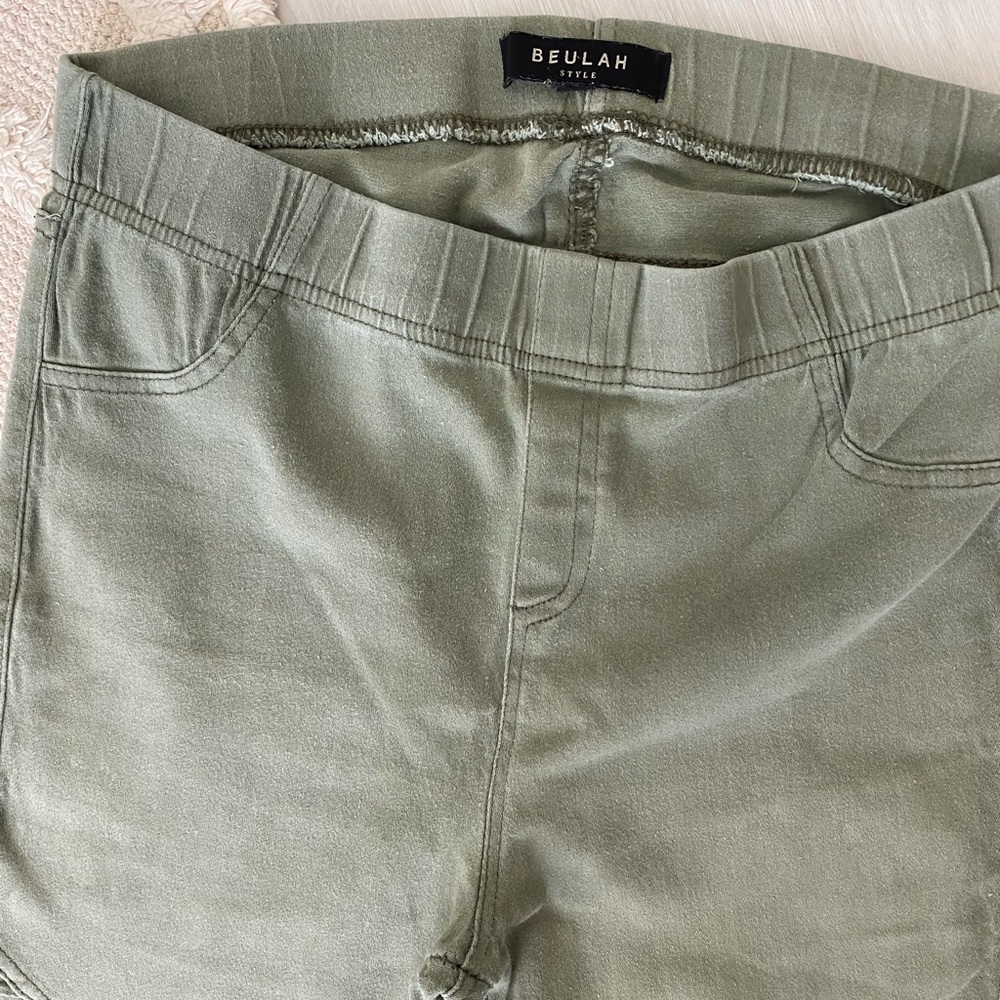 Green pants - Picture 2 of 2